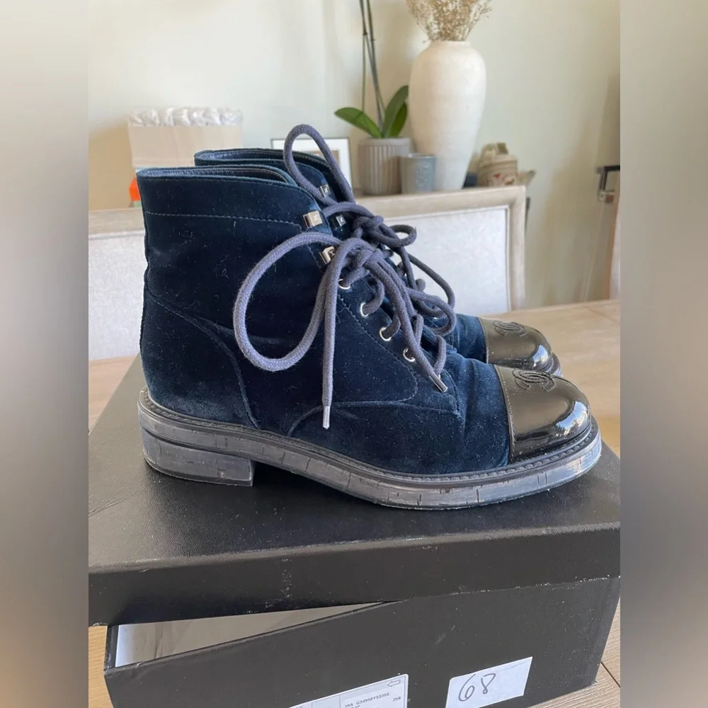 Chanel lace up combat boots - Picture 2 of 8
